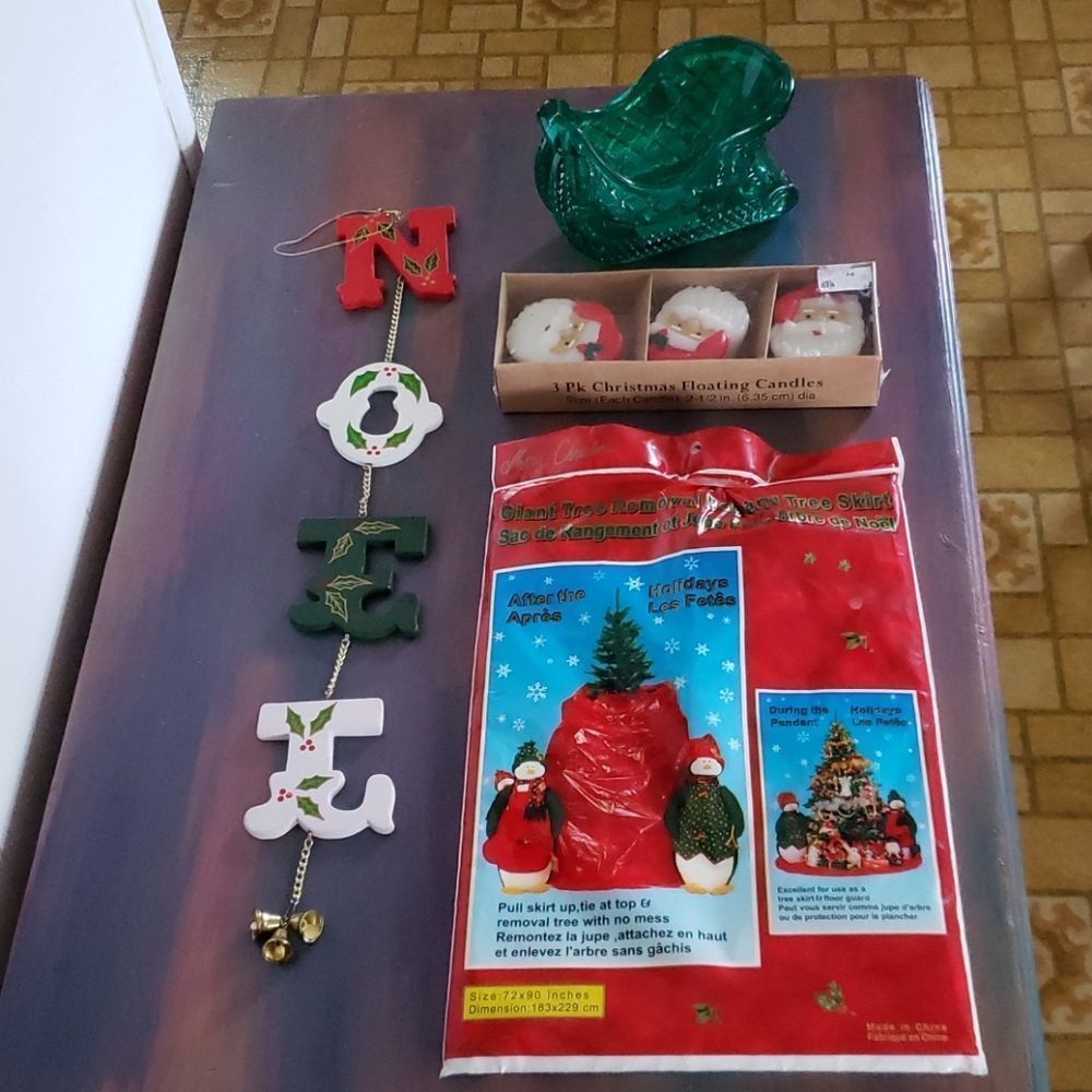 Lot of 4 Christmas Items